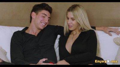 Super hot chick Ema Karter fucks like a goddess!