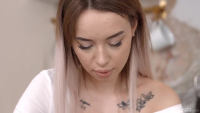 Tiny babe Karolina Geiman enjoys anal threesome in the morning with DP