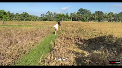 The guy found a young slut in the field and invited her to his house for hot sex