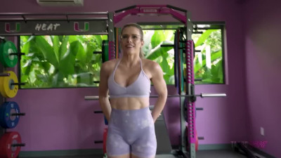 Pretty stepmom gets her asshole rammed after her fitness sesh